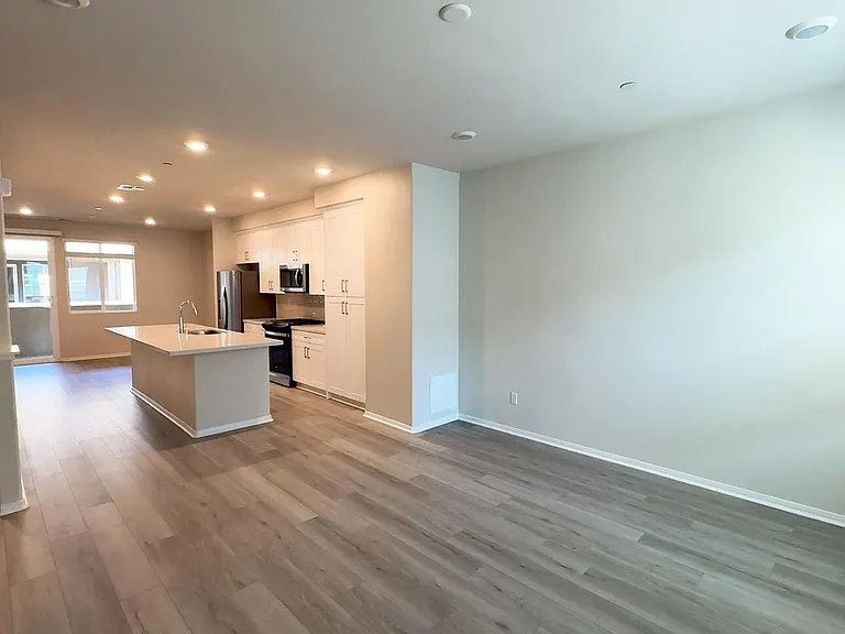 1529 Stratus Dr — Photo 4