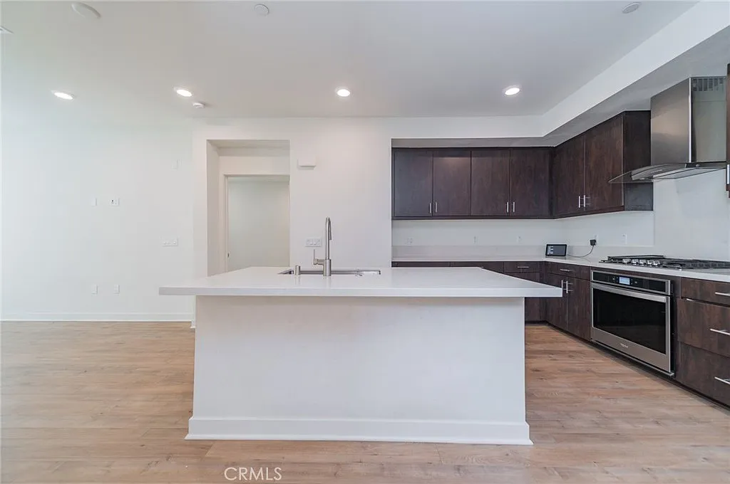 1 bed, 1.5 bath, 948 sqft, $3,200 — Photo 3