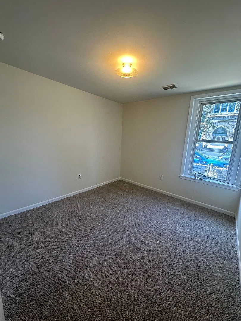 336 W. 8th Street — Photo 4
