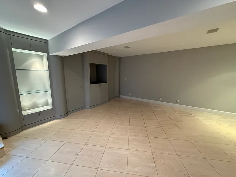 8030 Walinca Ter — Photo 5