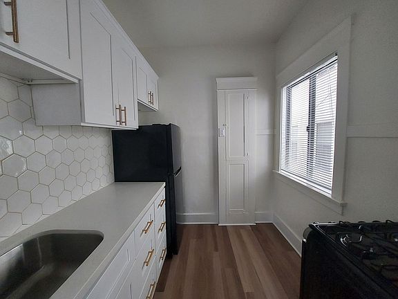 2nd image of 40 Alamitos Ave APT 201