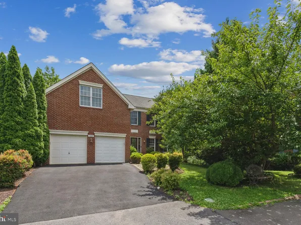 10867 Grovehampton Ct, Reston, VA 20194