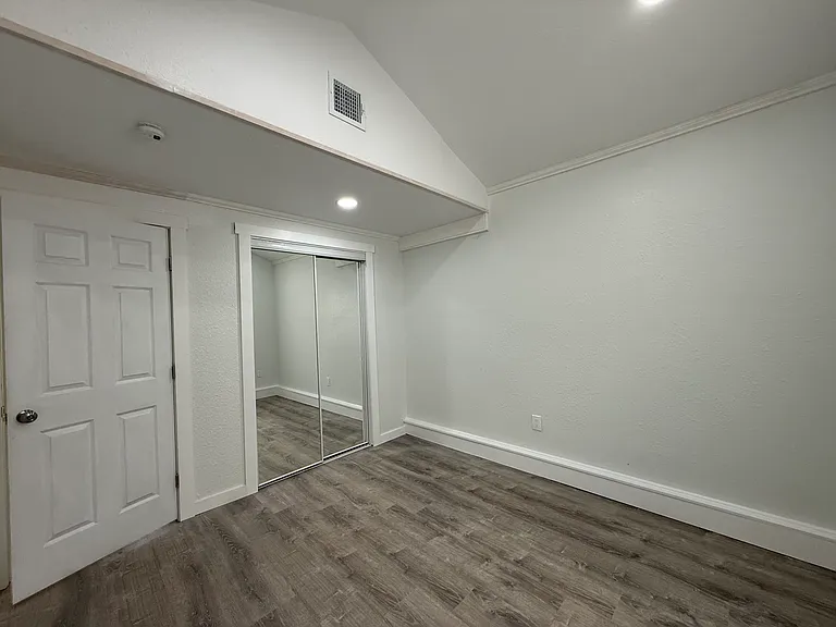 1324 E Oakhurst St — Photo 12