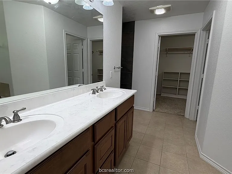 1102 Crested Point Ct — Photo 13