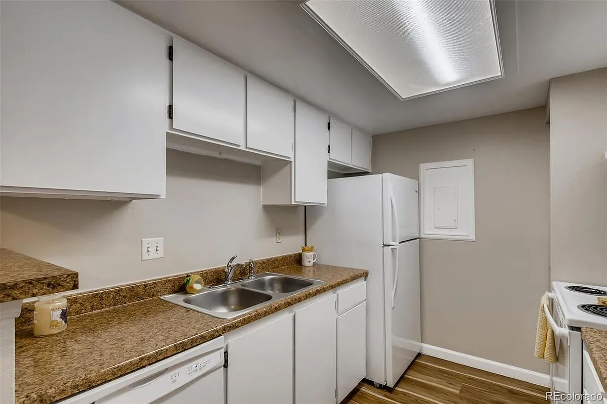 Building Photo - 18064 E Ohio Ave #203
