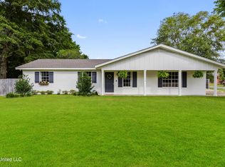 11539 Pine Dr, Gulfport, MS 39503