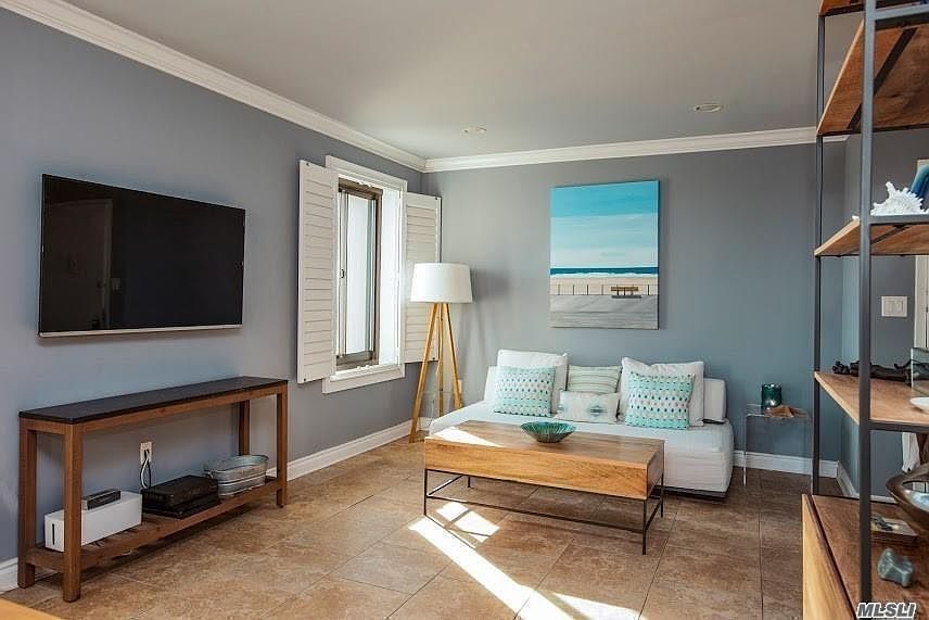 1st image of 100 W Broadway APT 2N