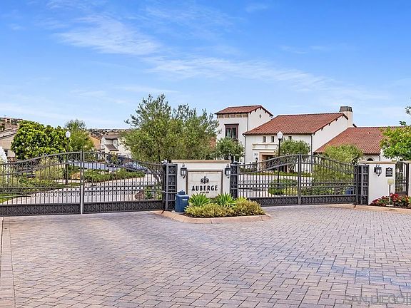 3rd image of 8169 Auberge Cir