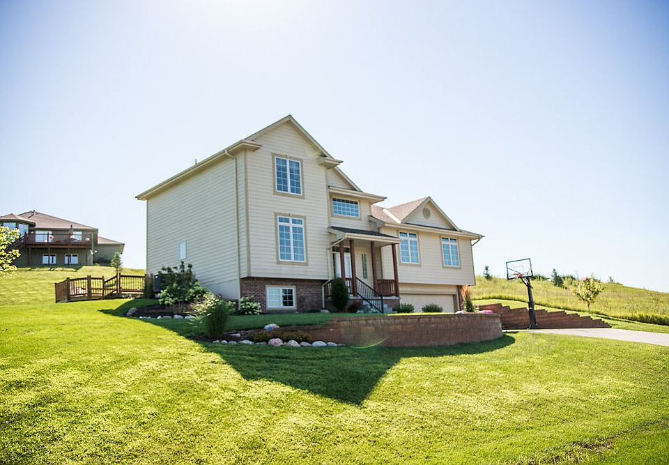 1st image of 55445 Forrester Valley Ln