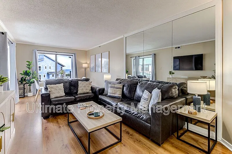 1 bed, 1.0 bath, 644 sqft, $1,995 — Photo 3