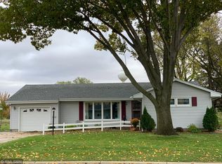 110 S Morningside Dr, Le Sueur, MN 56058