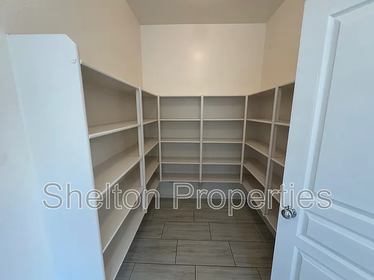 17229 W Caribbean Ln — Photo 7