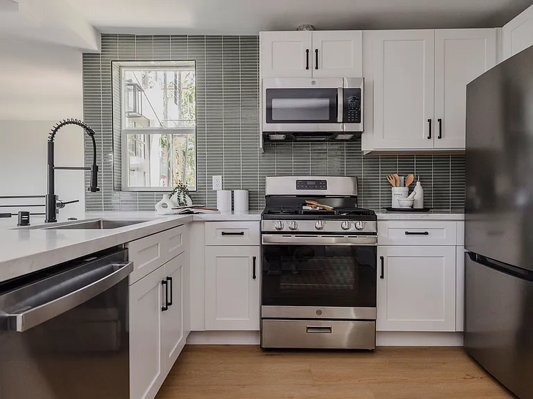 1028 Lincoln Ave #A — Photo 5