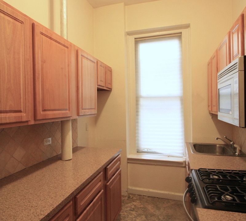 2nd image of 200 W 92nd St APT 1A
