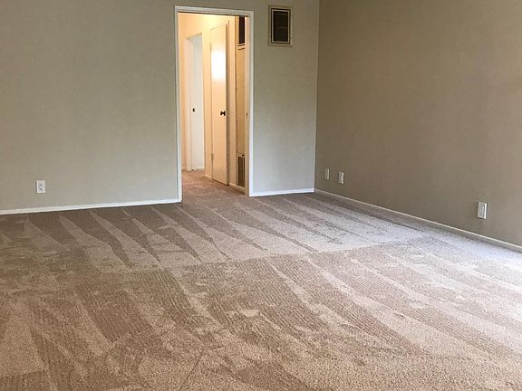 4th image of 11048-50 La Grange Ave #6