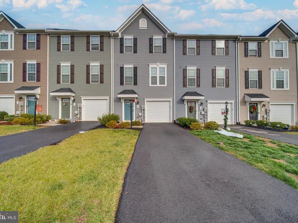 56 Absolution Dr, Hedgesville, WV 25427