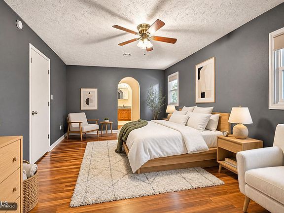 4th image of 488 Rainbow Cir