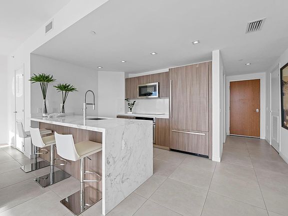 5th image of 401 N Birch Rd Unit 607