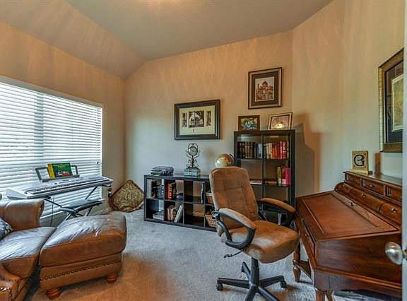 4th image of 718 Westminster Dr