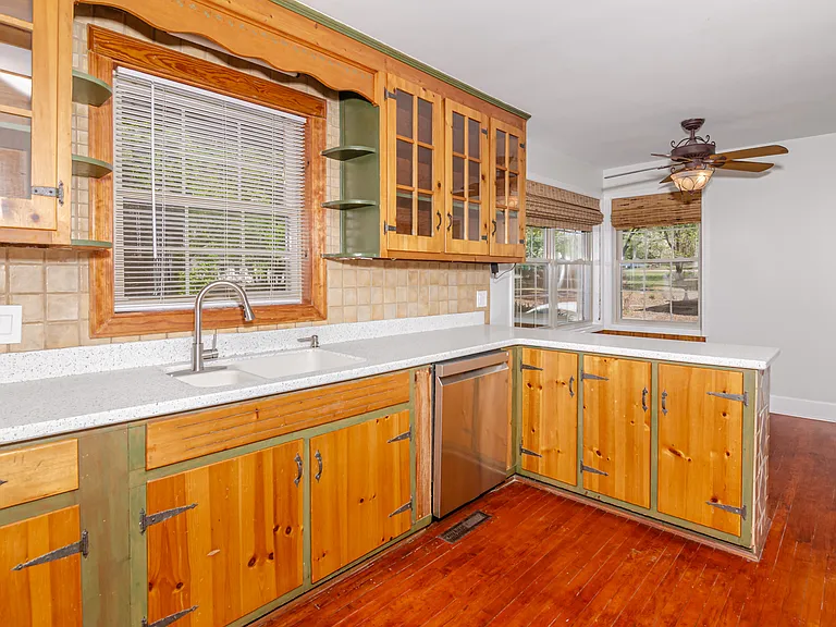 1416 Hilltop Dr — Photo 16