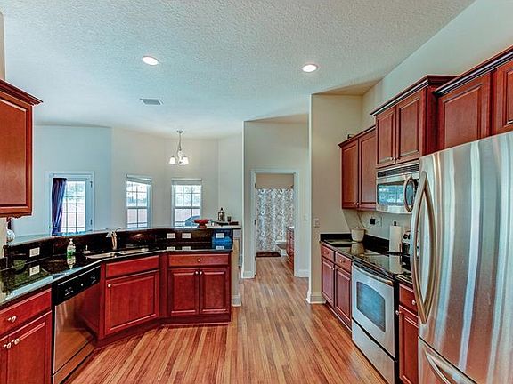 5th image of 526 River Fern Ln