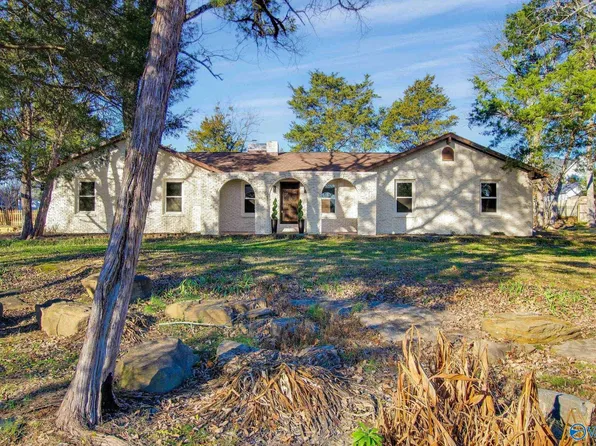 1002 Way Thru The Woods SW, Decatur, AL 35603