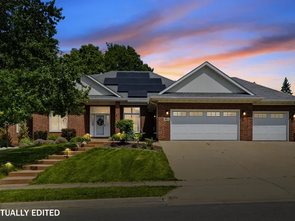 1685 Geraldine Dr, Dubuque, IA 52003