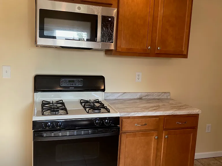 100 Kathleen St #1 — Photo 4