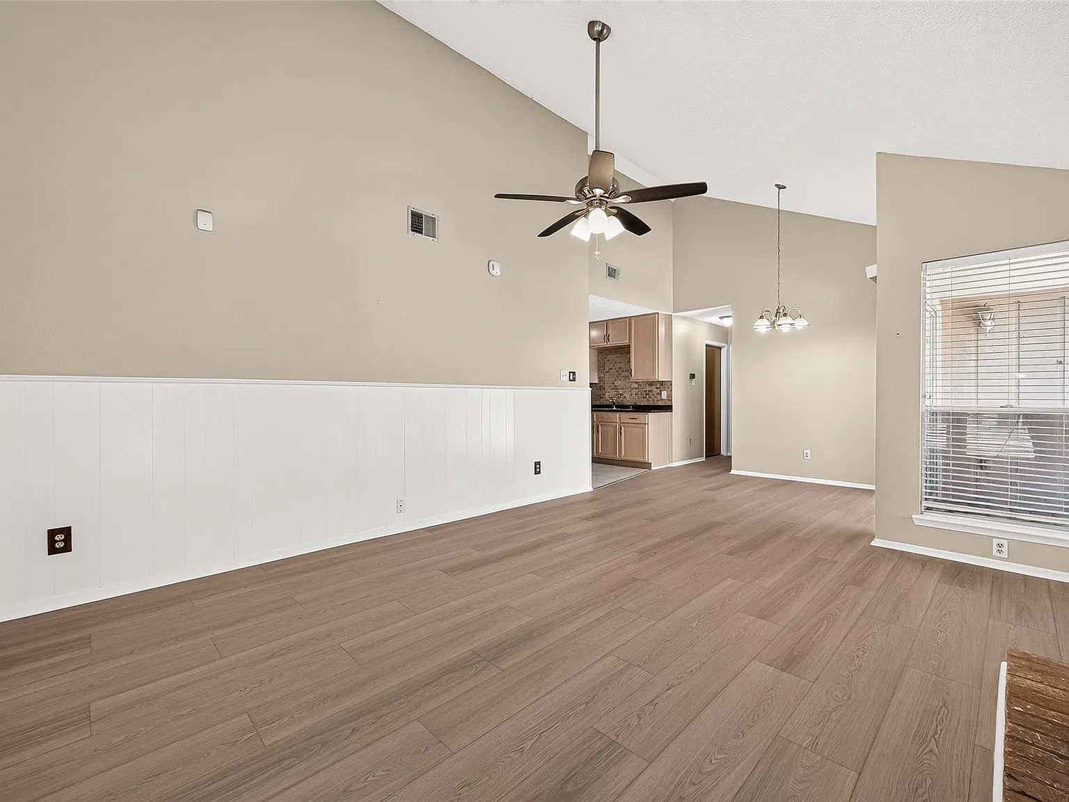 2 bed, 1.5 bath, 1041 sqft, $1,475 — Photo 4