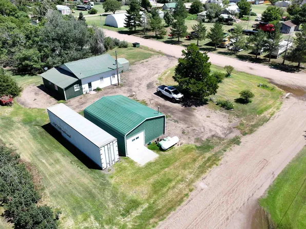 301 Degeer Ave, Winona, KS 67764