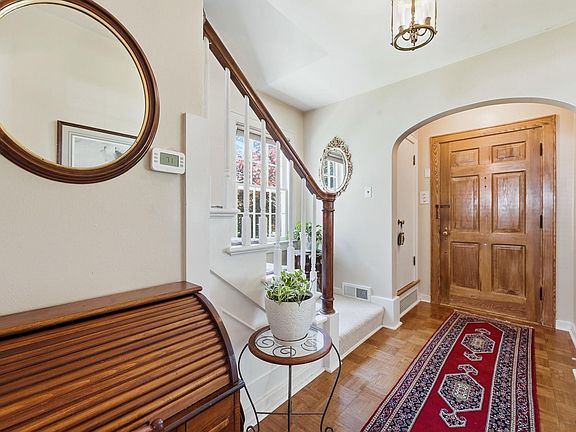 4th image of 1304 Lexington Ave