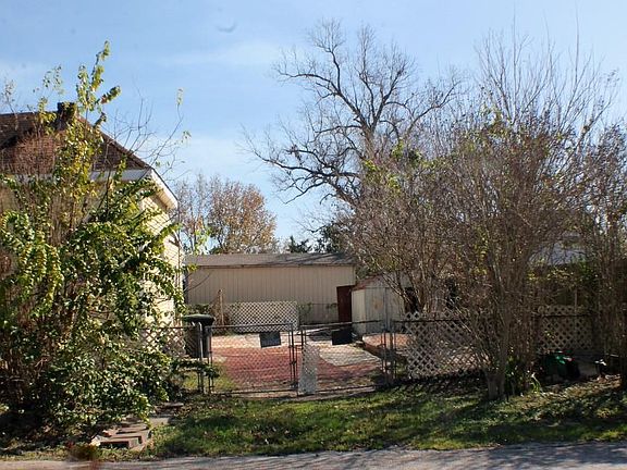 4th image of 2602 Saltus St