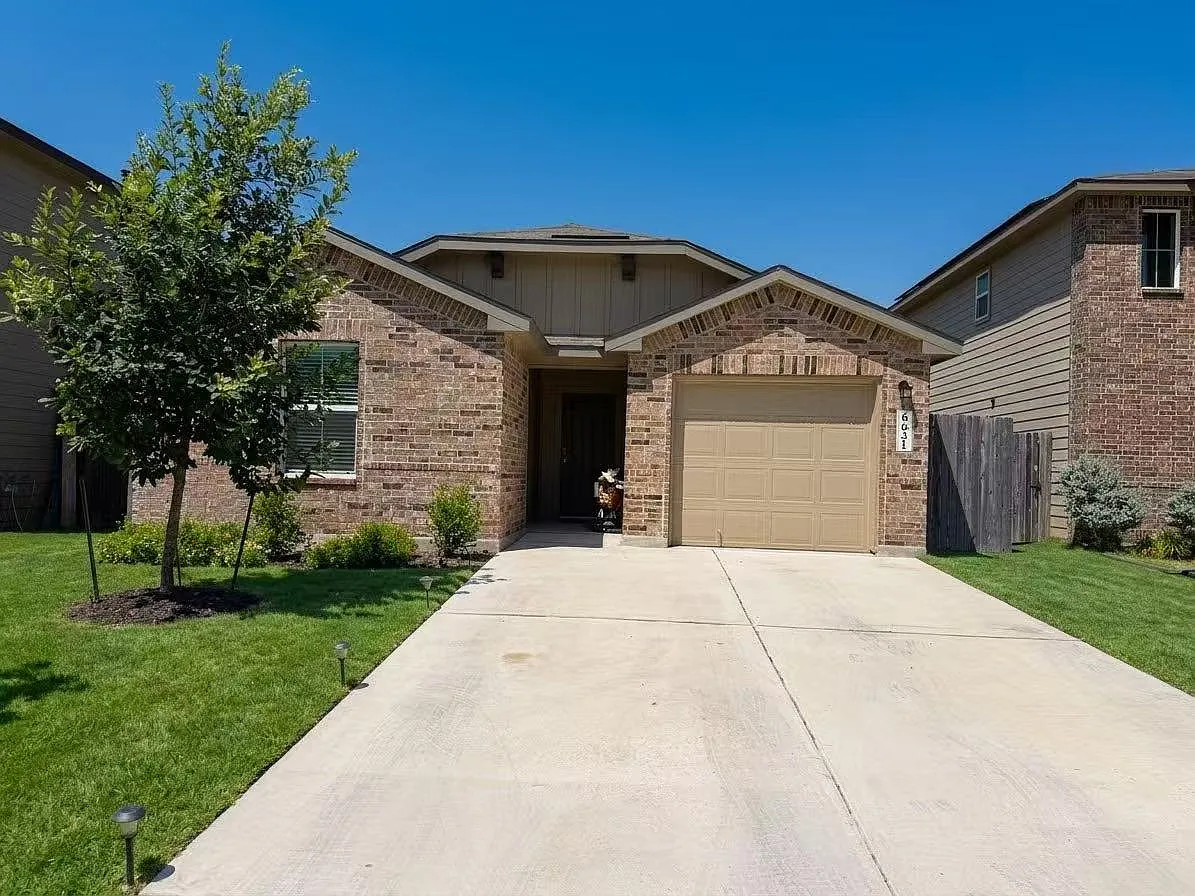 3 bed, 1310 sqft, $1,600 — Photo 2