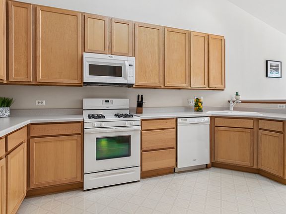 4th image of 3332 Rosecroft Ln
