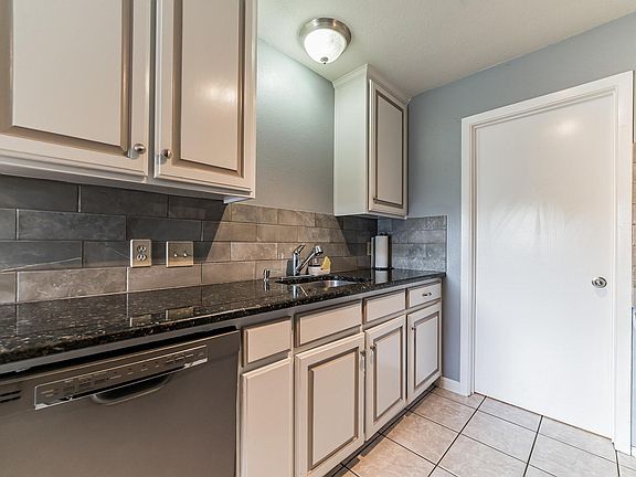 2nd image of 1907 Greenhill Dr