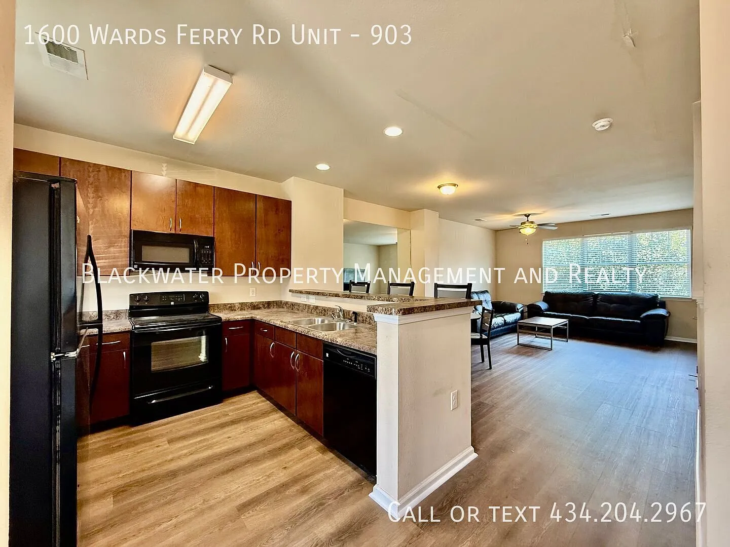 Move In Special- 4 Bedroom Townhouse — Photo 2