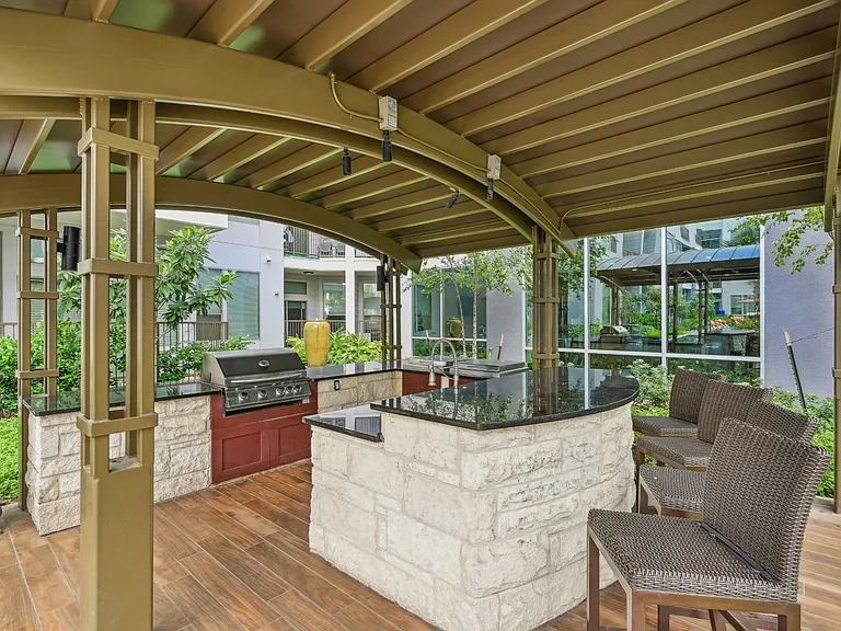 Harlow River Oaks — Photo 14