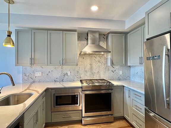 2nd image of 50 Hichborn St #304