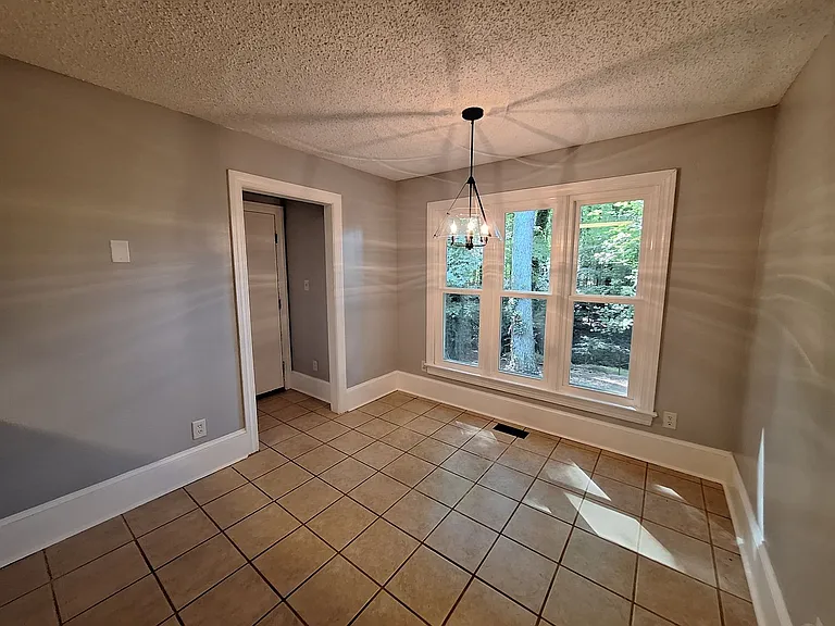 212 Earle Ct — Photo 10