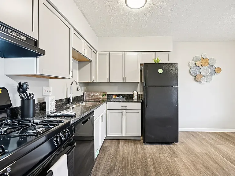 Summit Park Apartments — Photo 34