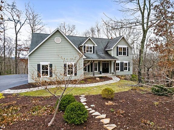 3rd image of 1801 Brush Mountain Cir