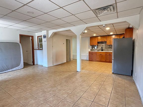 3rd image of 1300 Main St