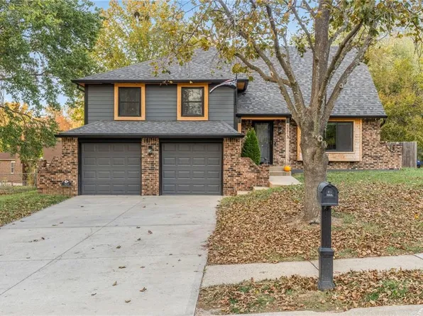 3213 NW Canterbury Pl, Blue Springs, MO 64015