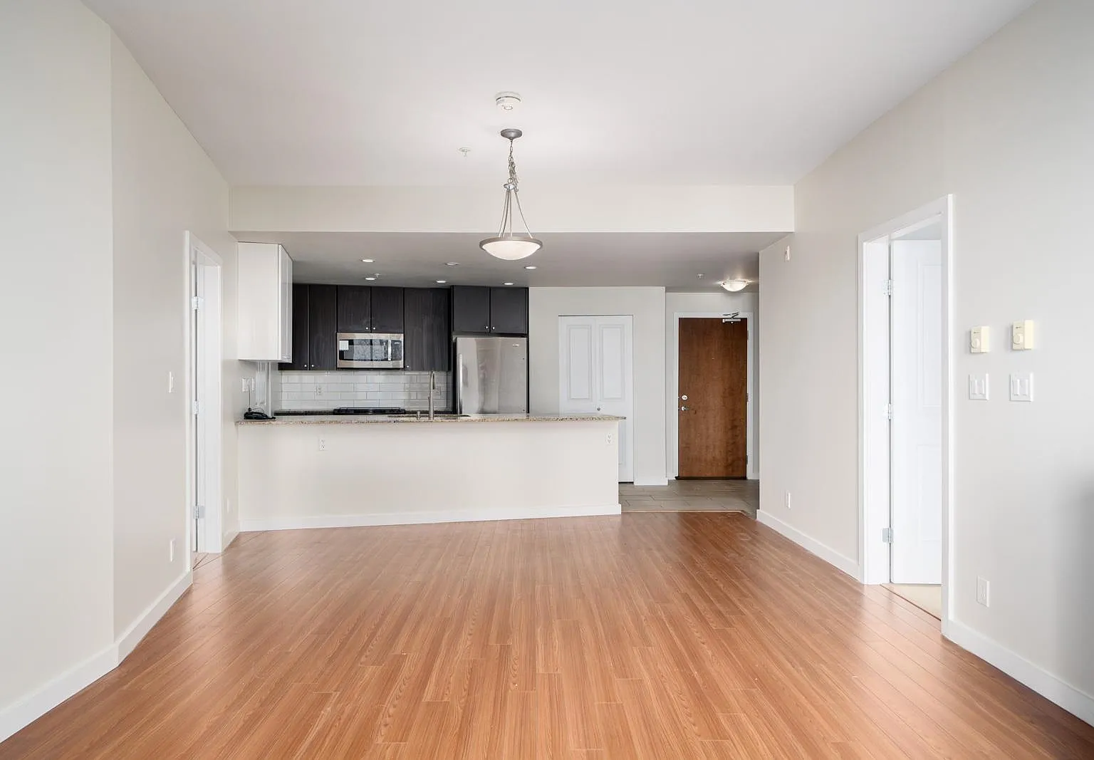 2 bed, 1012 sqft, $2,750 — Photo 4
