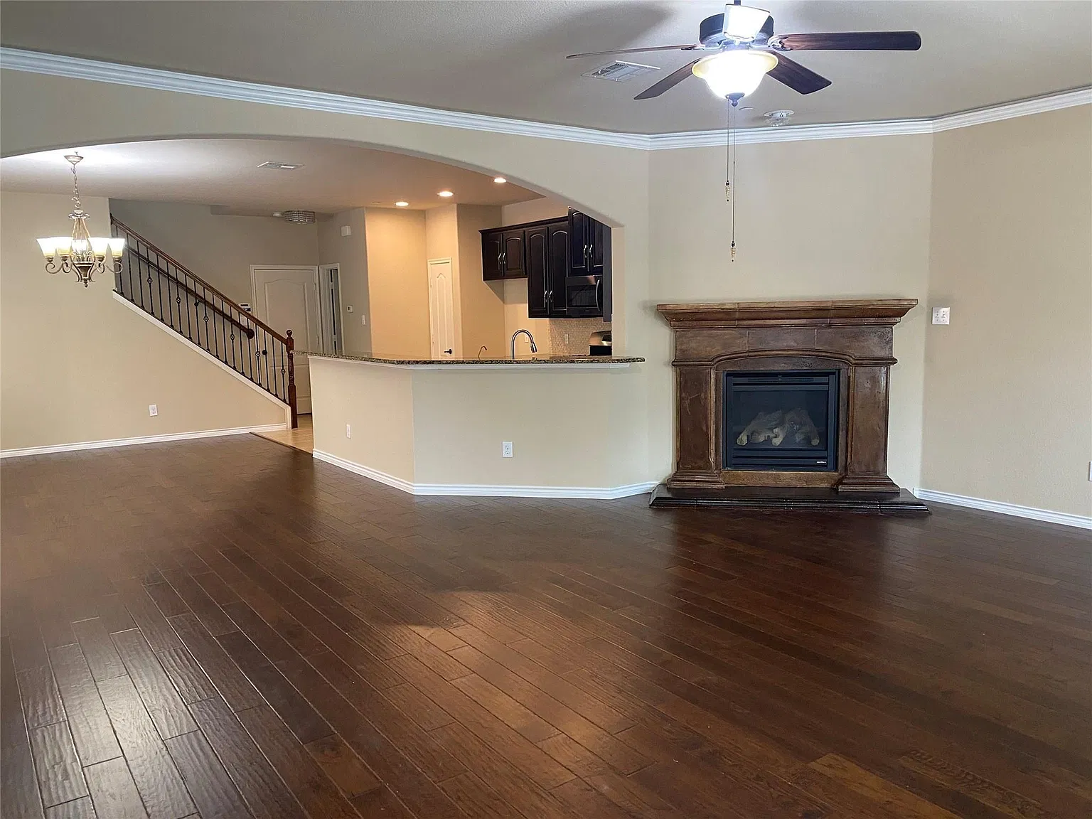 3 bed, 2.5 bath, 2200 sqft, $2,750 — Photo 2
