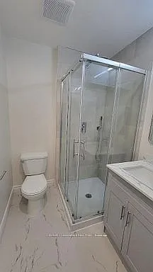 83 Thickson Rd N — Photo 3