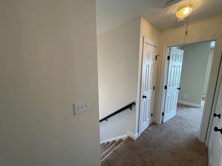 433 Holly Thorn Trce — Photo 20
