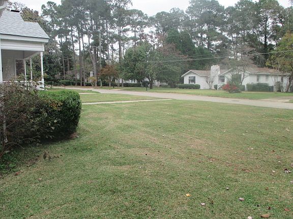 4th image of 108 Westchester Dr
