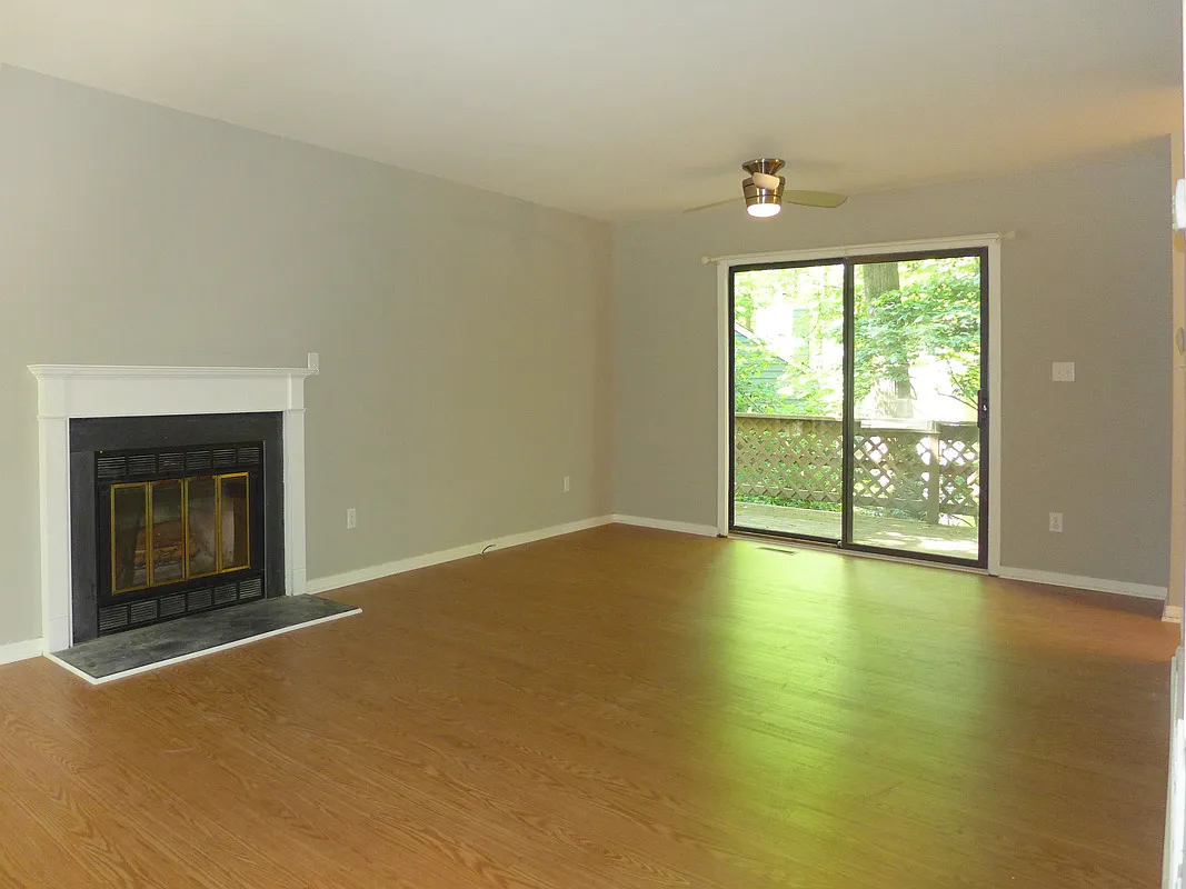 3 bed, 1008 sqft, $1,850 — Photo 2