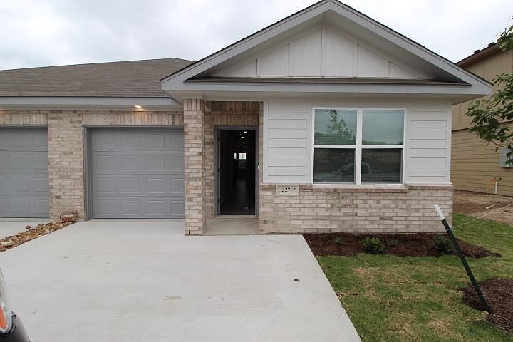 1st image of 227 Valley Dr